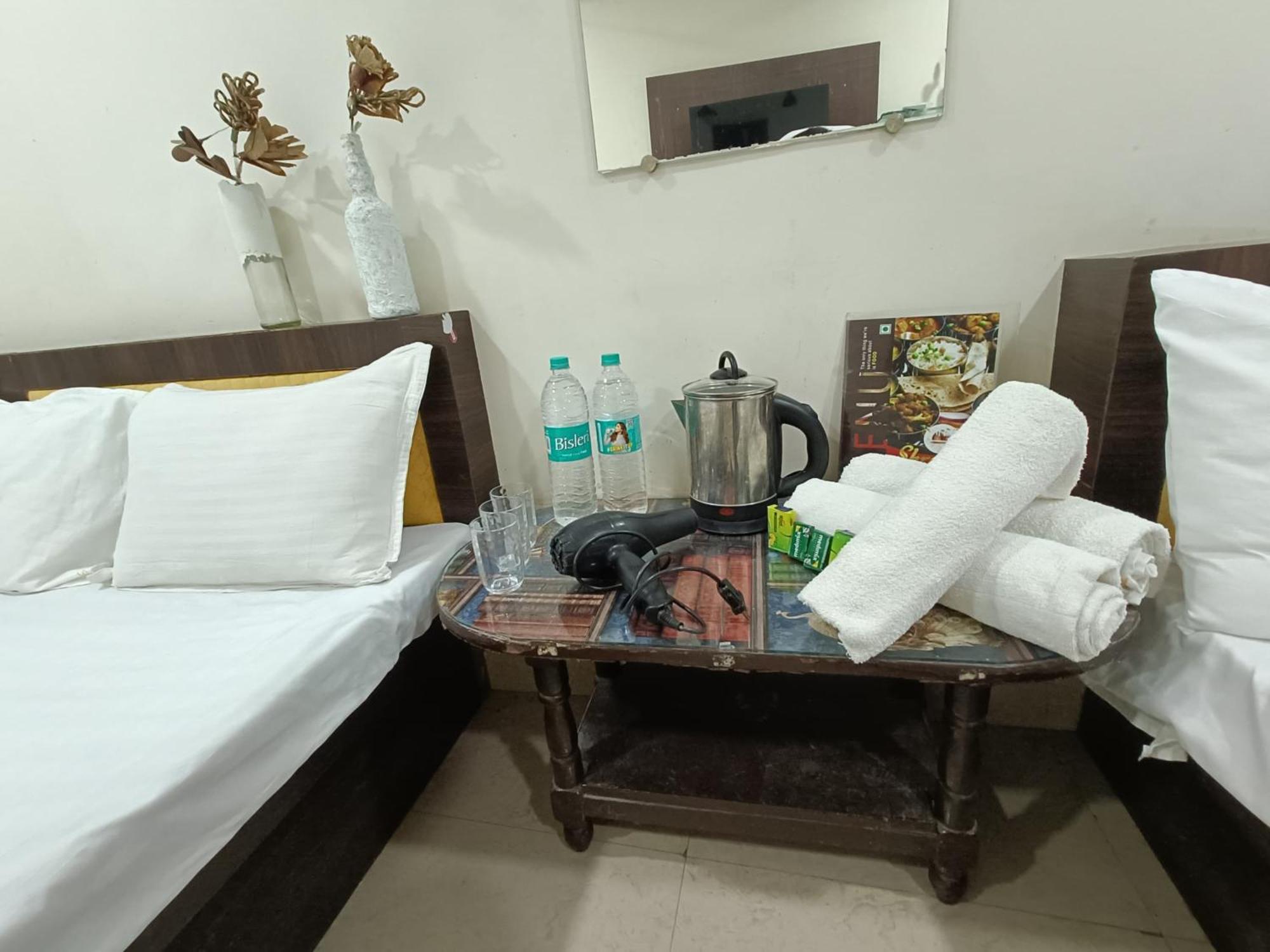 Treebo Yatri Grah Kshipra T Hotel Уджайн Екстериор снимка