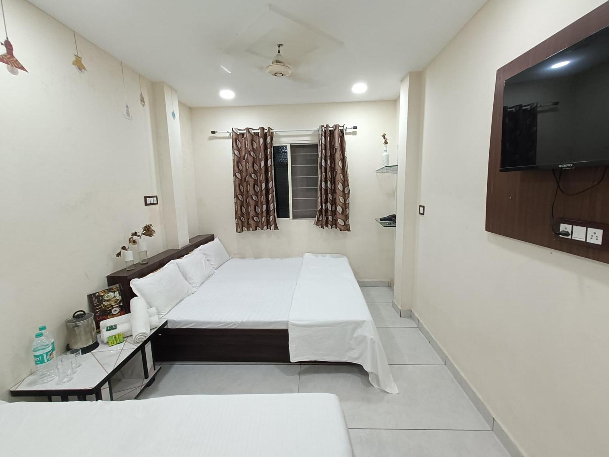 Treebo Yatri Grah Kshipra T Hotel Уджайн Екстериор снимка