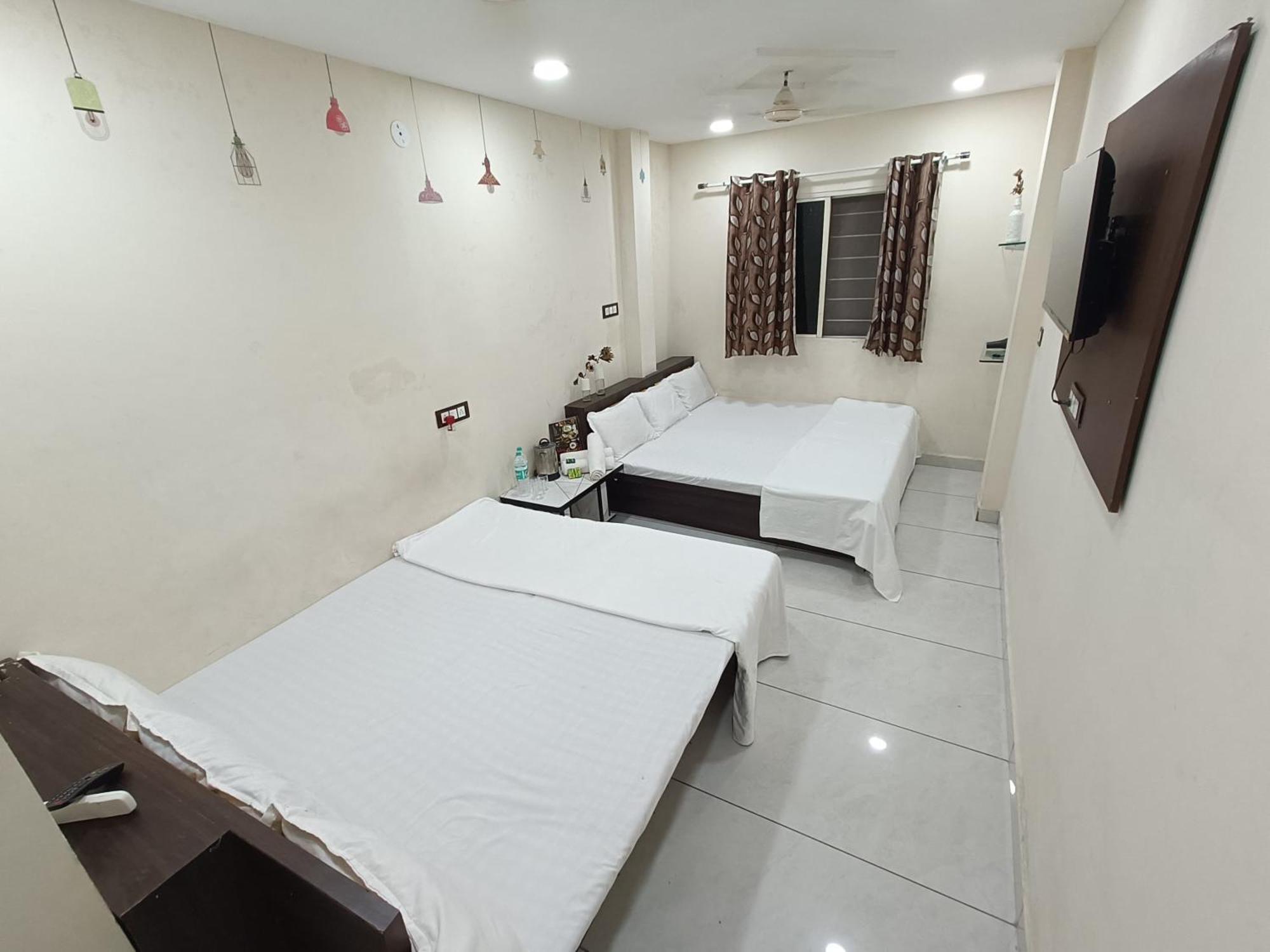 Treebo Yatri Grah Kshipra T Hotel Уджайн Екстериор снимка