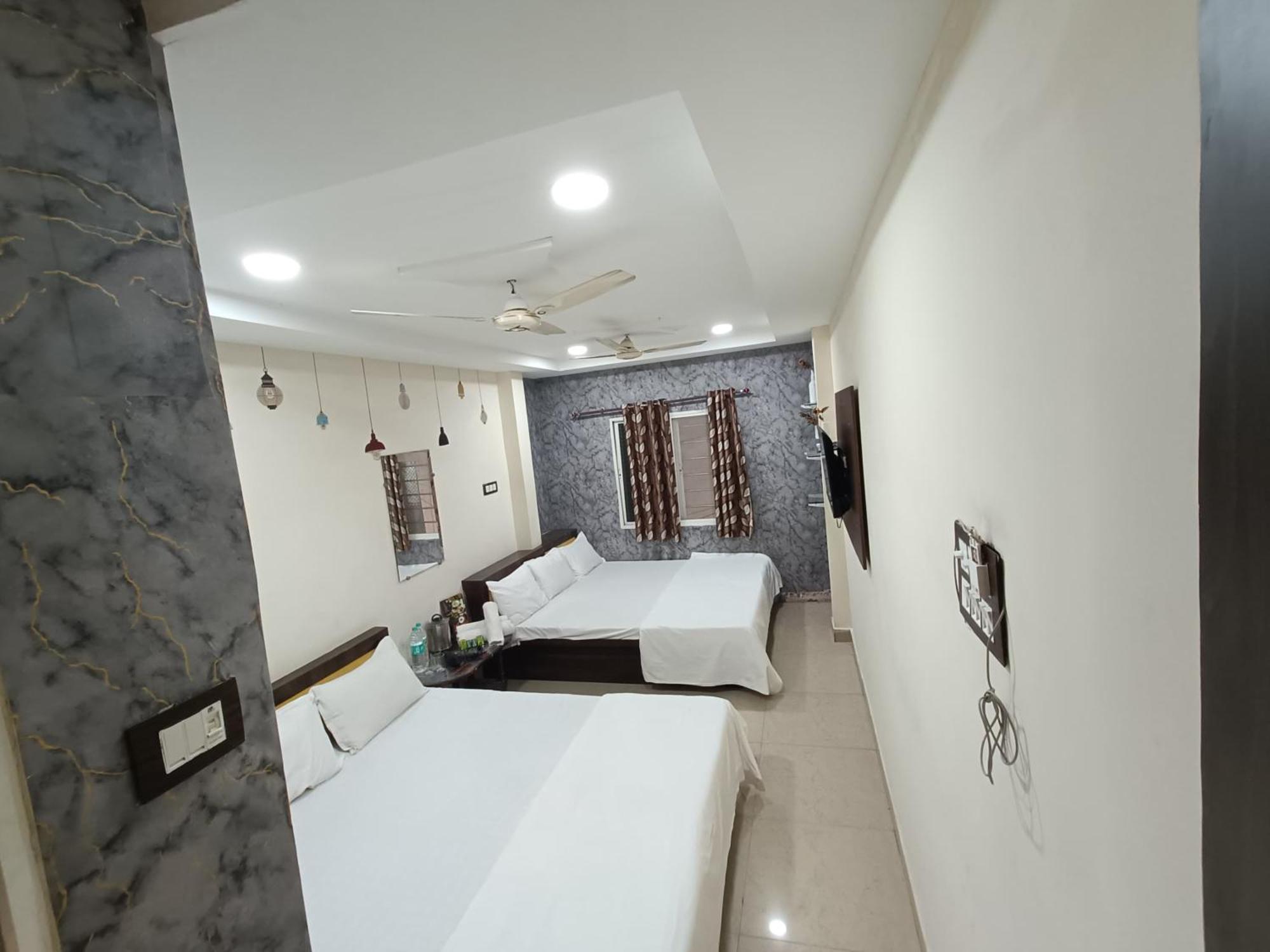 Treebo Yatri Grah Kshipra T Hotel Уджайн Екстериор снимка
