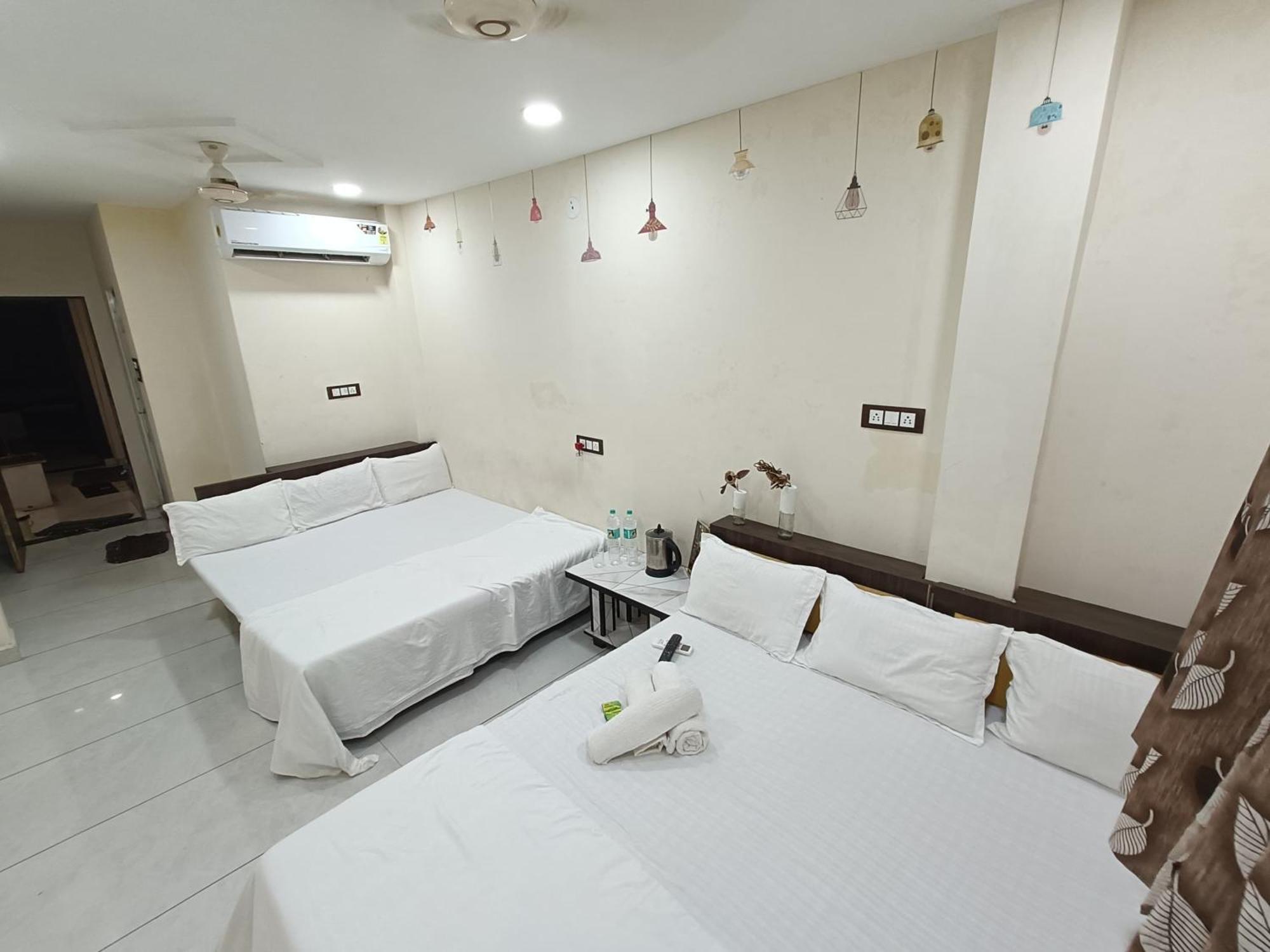 Treebo Yatri Grah Kshipra T Hotel Уджайн Екстериор снимка
