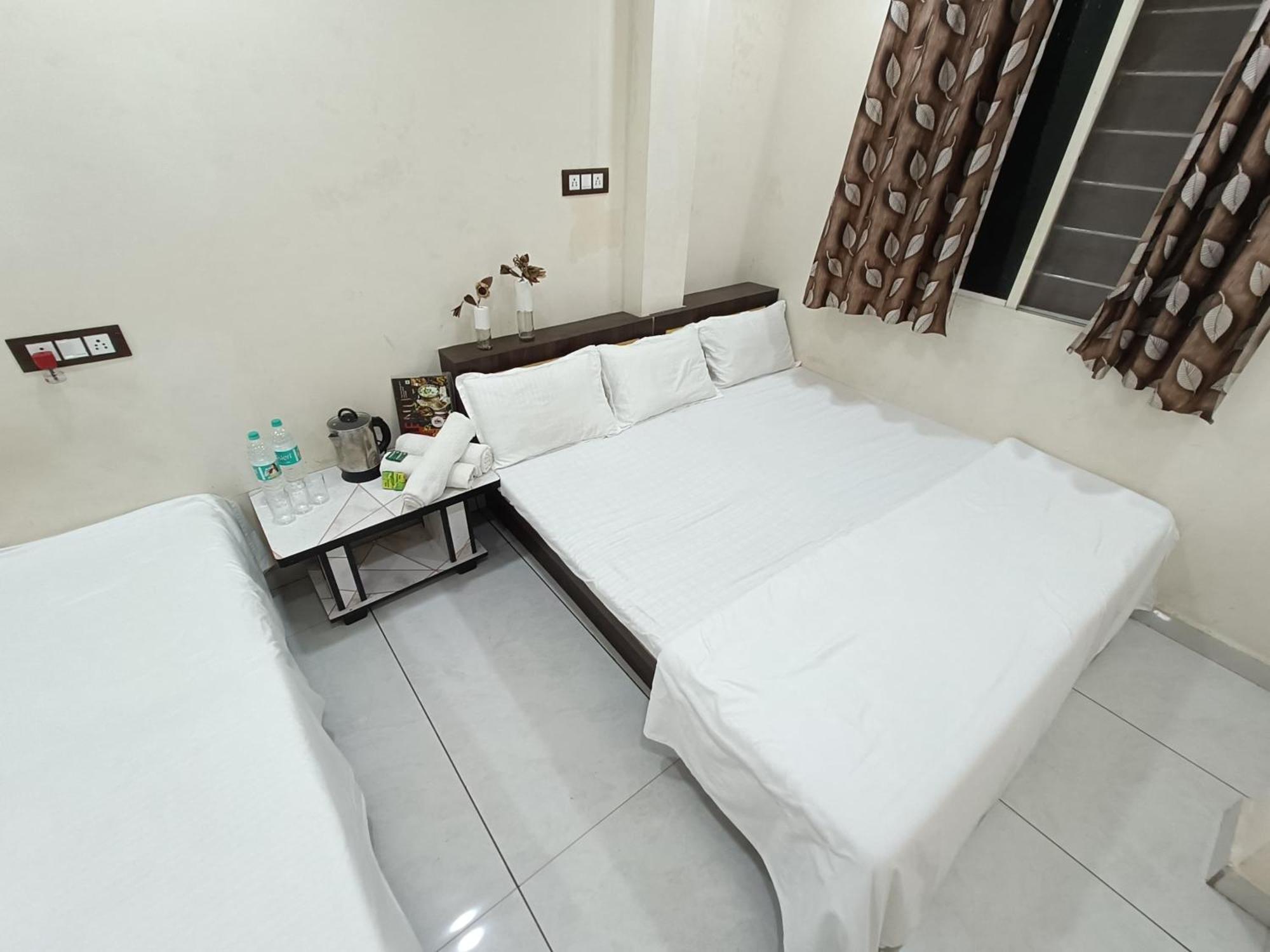 Treebo Yatri Grah Kshipra T Hotel Уджайн Екстериор снимка