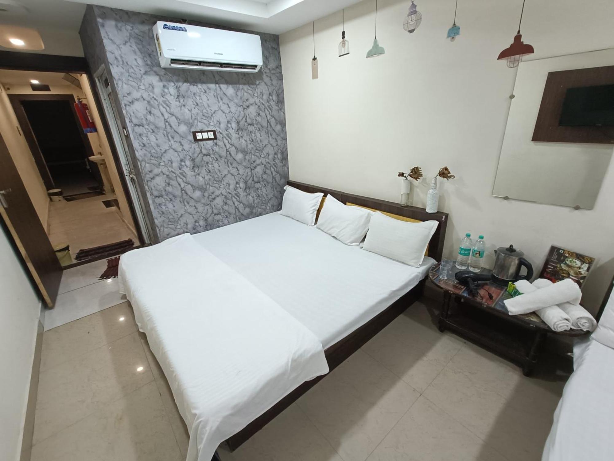 Treebo Yatri Grah Kshipra T Hotel Уджайн Екстериор снимка