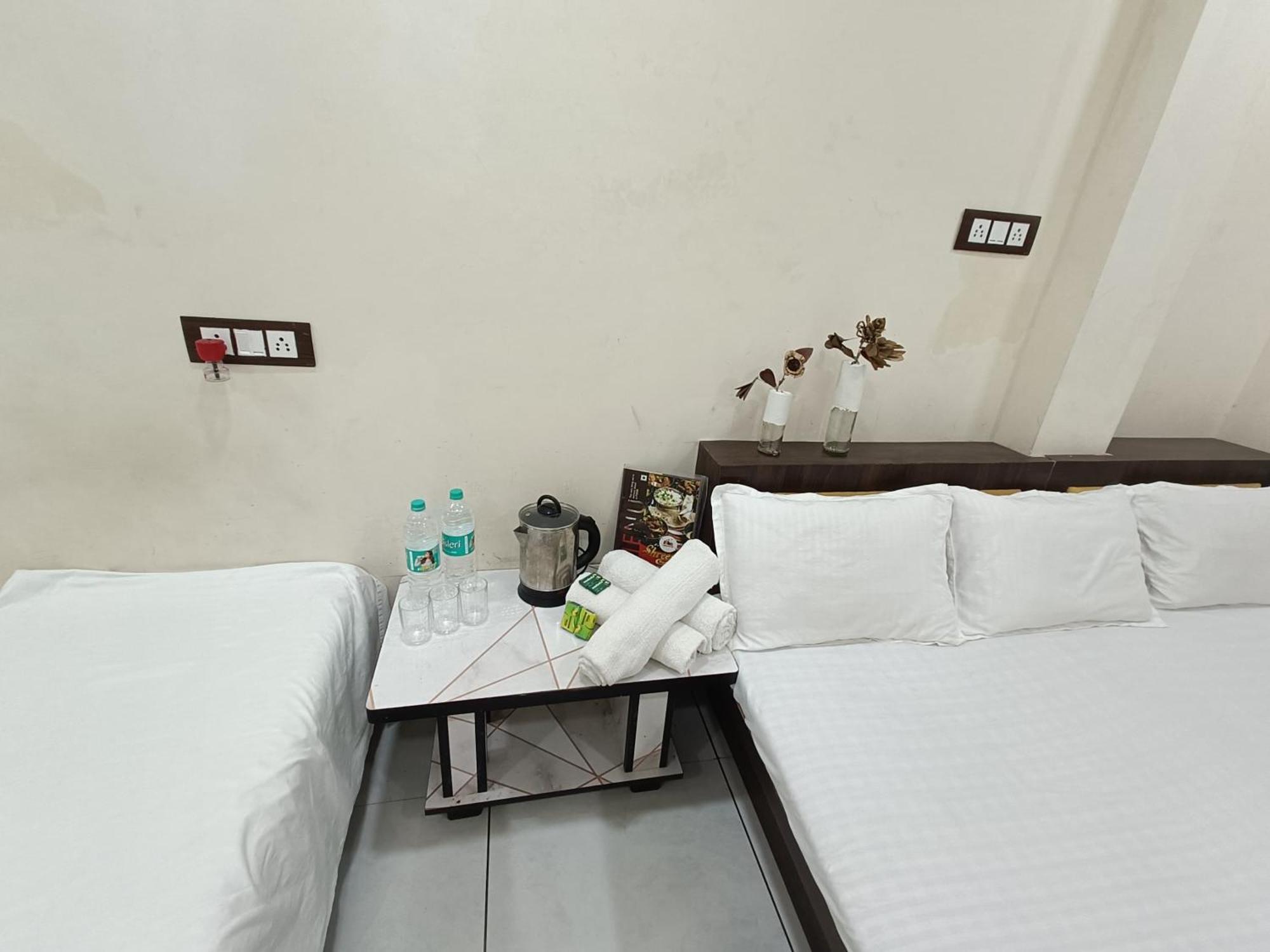 Treebo Yatri Grah Kshipra T Hotel Уджайн Екстериор снимка