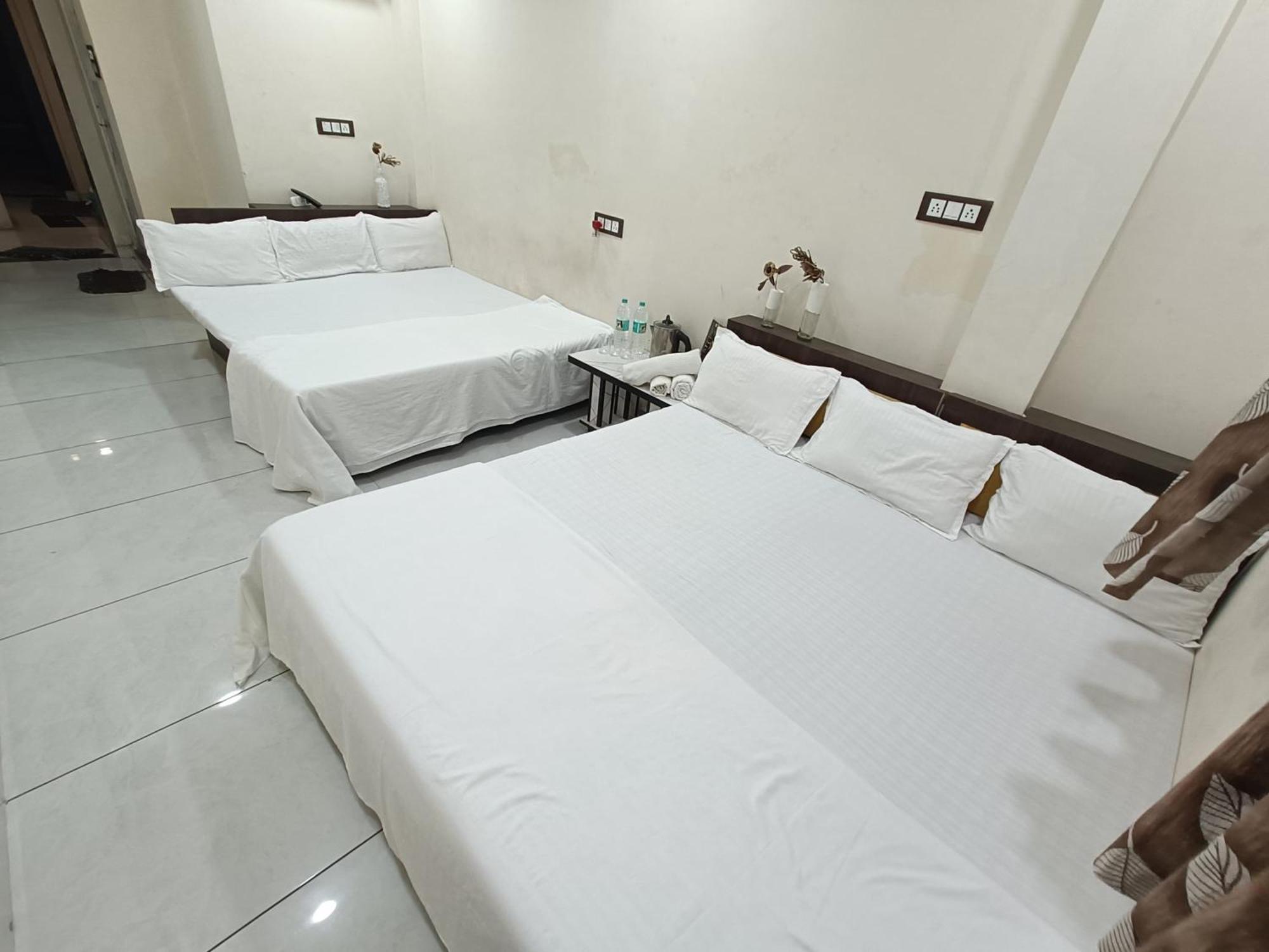 Treebo Yatri Grah Kshipra T Hotel Уджайн Екстериор снимка