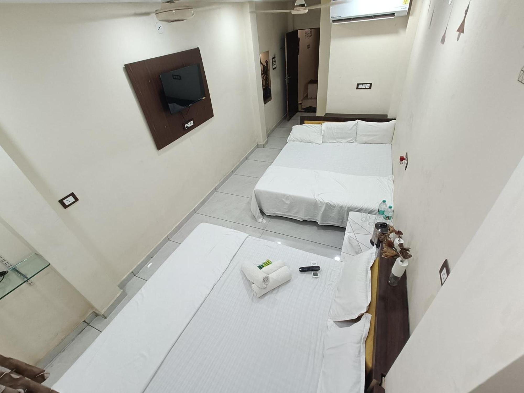 Treebo Yatri Grah Kshipra T Hotel Уджайн Екстериор снимка