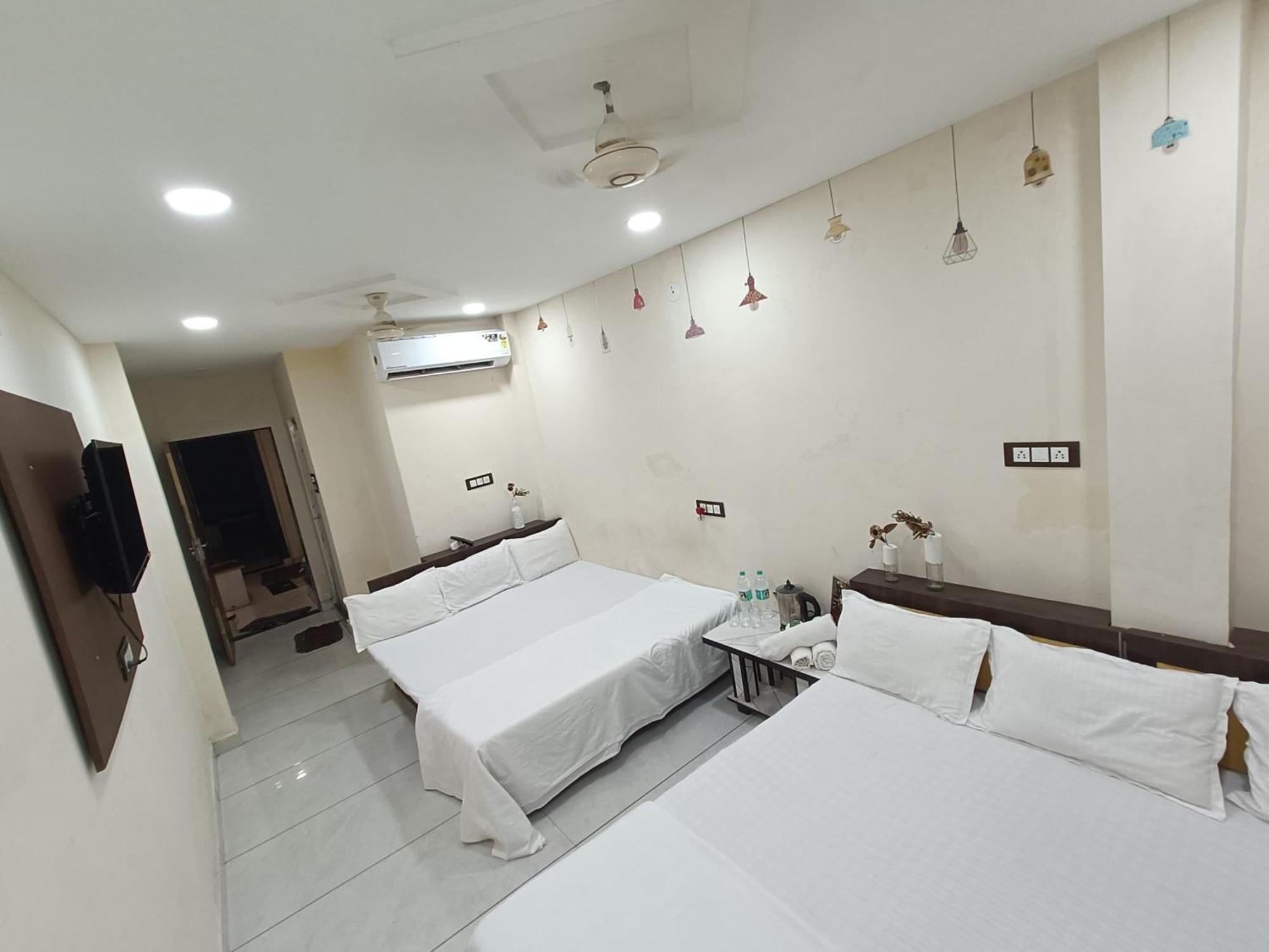 Treebo Yatri Grah Kshipra T Hotel Уджайн Екстериор снимка