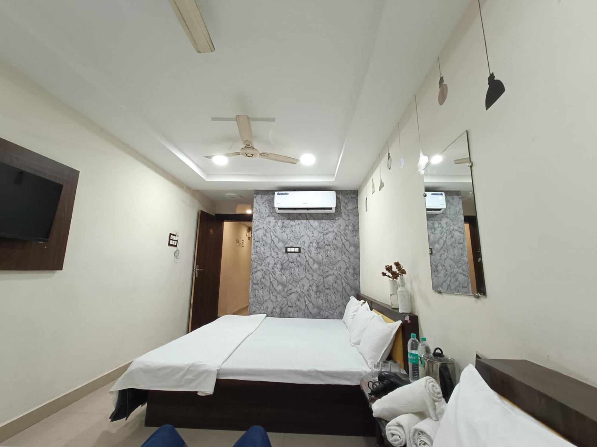 Treebo Yatri Grah Kshipra T Hotel Уджайн Екстериор снимка